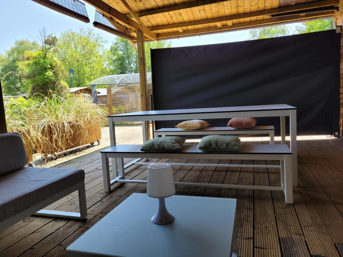 Rustig Gelegen Chalet Solvo Met Terras Aan Het Water Geel Exteriér fotografie