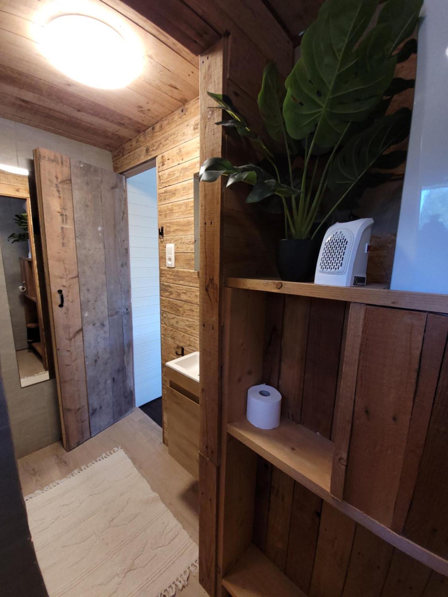 Rustig Gelegen Chalet Solvo Met Terras Aan Het Water Geel Exteriér fotografie