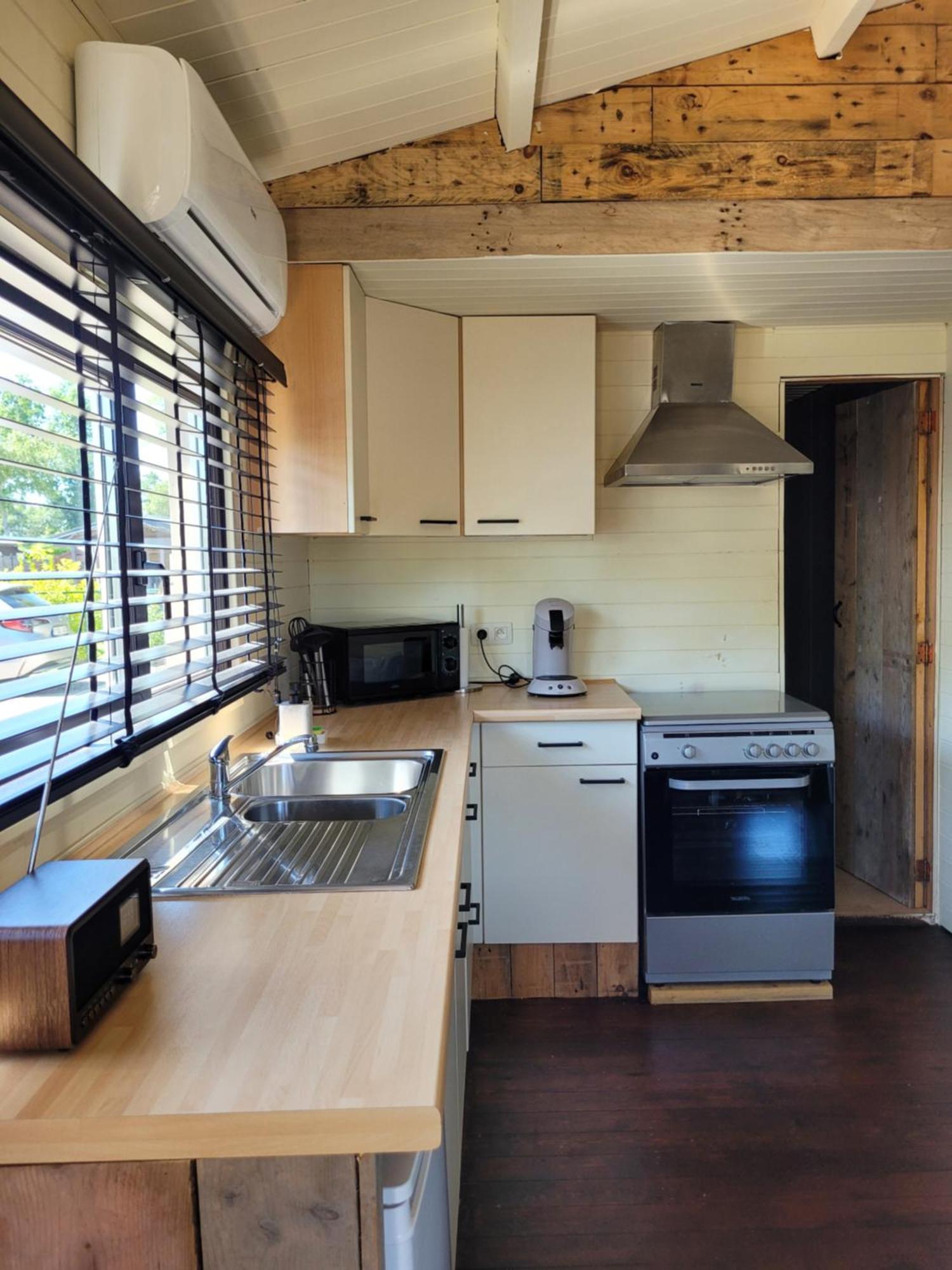 Rustig Gelegen Chalet Solvo Met Terras Aan Het Water Geel Exteriér fotografie