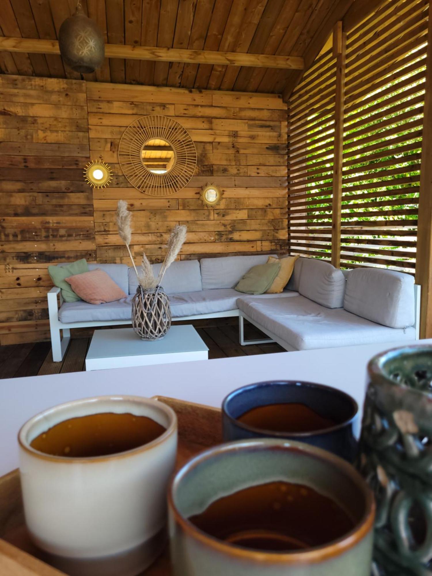 Rustig Gelegen Chalet Solvo Met Terras Aan Het Water Geel Exteriér fotografie